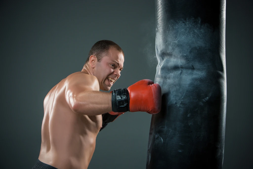 Как правильно бить боксерскую грушу? Техника тренировок