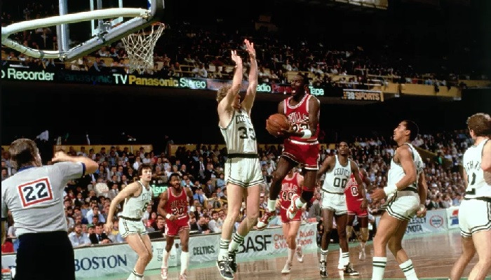 34 года назад Майкл Джордан установил рекорд в плей-офф НБА. Но Буллз все равно проиграли