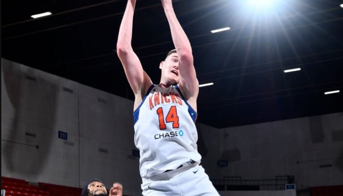 Скапинцев провел свой дебютный матч в НБА Скапинцев провел свой дебютный матч в НБА