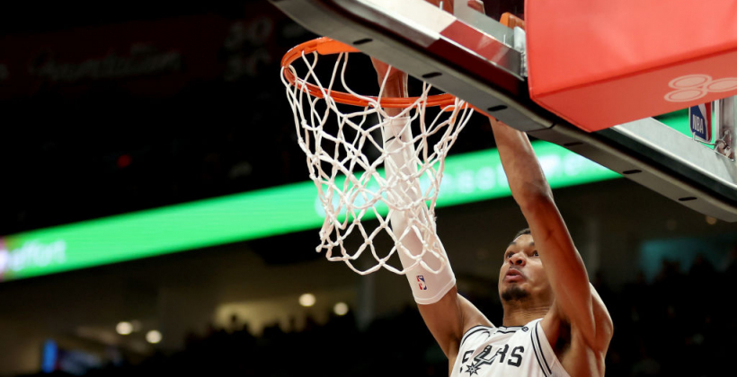 Вембаньяма набрал 30 очков и 7 блок-шотов менее чем за 30 минут впервые в истории НБА