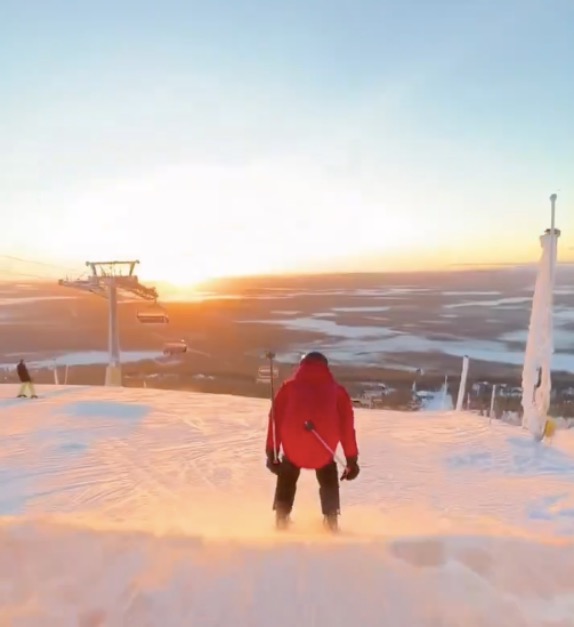 Ландо Норрис отправился в Лапландию кататься на лыжах