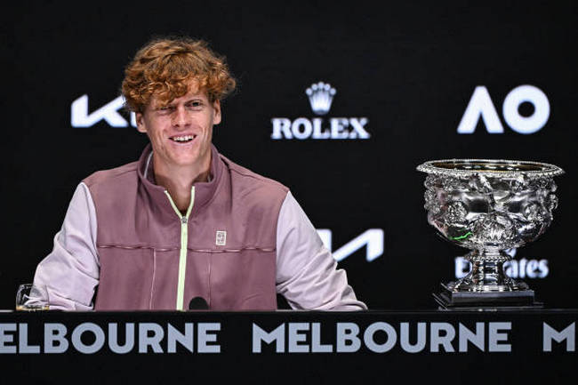 Янник Синнер: "Я знаю, что должен работать еще больше, потому что соперники найдут способ победить меня, и я должен быть готовым к этому" Янник Синнер: "Я знаю, что должен работать еще больше, потому что соперники найдут способ победить меня, и я должен быть готовым к этому"