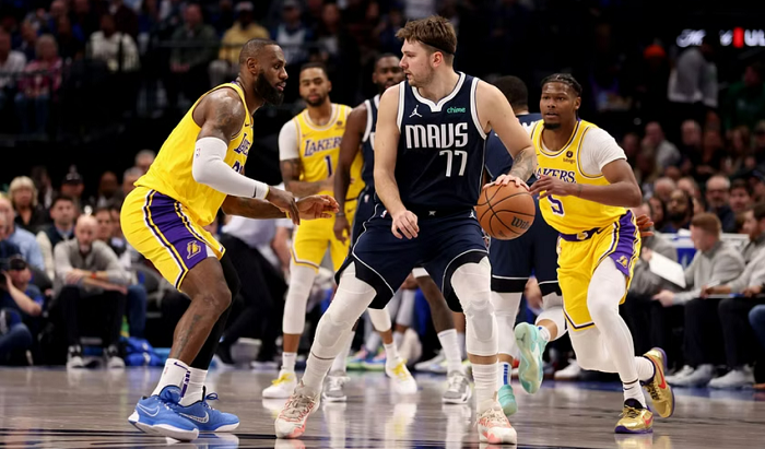 НБА. Бостон Михайлюка уверенно переиграл Сан-Антонио, Милуоки был уничтожен в Кливленде