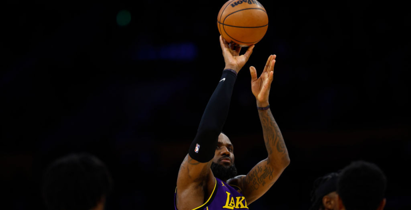 ЛеБрон Джеймс и Яннис Адетокумбо будут капитанами команд на Матче всех звезд НБА ЛеБрон Джеймс и Яннис Адетокумбо будут капитанами команд на Матче всех звезд НБА