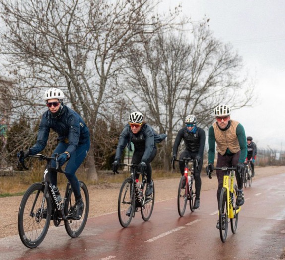 Карлос Сайнс тренируется и готовится к сезону в Испании