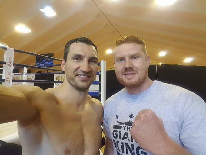 ВИДЕО. Усик спаррингует с боксером, готовившим Нганну к бою с Фьюри