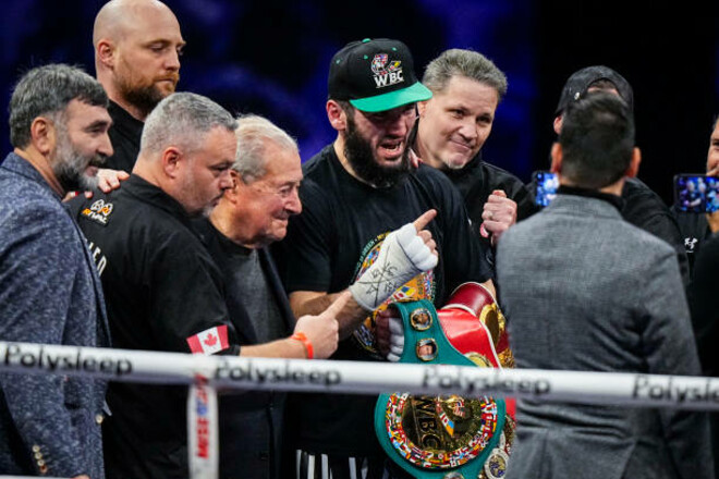 А как же санкции? WBC не знает, что делать с боем Бетербиева и Бивола А как же санкции? WBC не знает, что делать с боем Бетербиева и Бивола