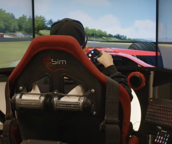 Кими с сыном поработали на симуляторе в Маранелло Кими с сыном поработали на симуляторе в Маранелло