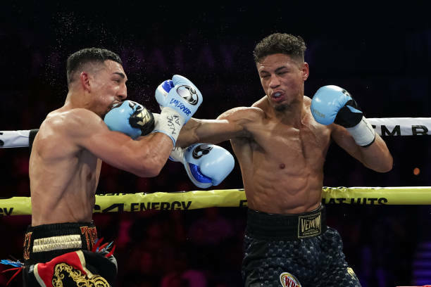 Тео Лопес сохранил титул WBO в равном бою против Джемейна Ортиса