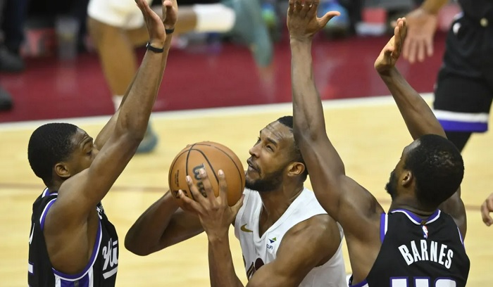 НБА. Бостон Михайлюка справился с Атлантой, Сакраменто Лэня уступил Детройту НБА. Бостон Михайлюка справился с Атлантой, Сакраменто Лэня уступил Детройту