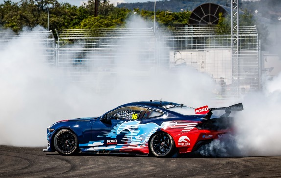 Штайнера покатали на гоночном Ford Mustang в Аделаиде