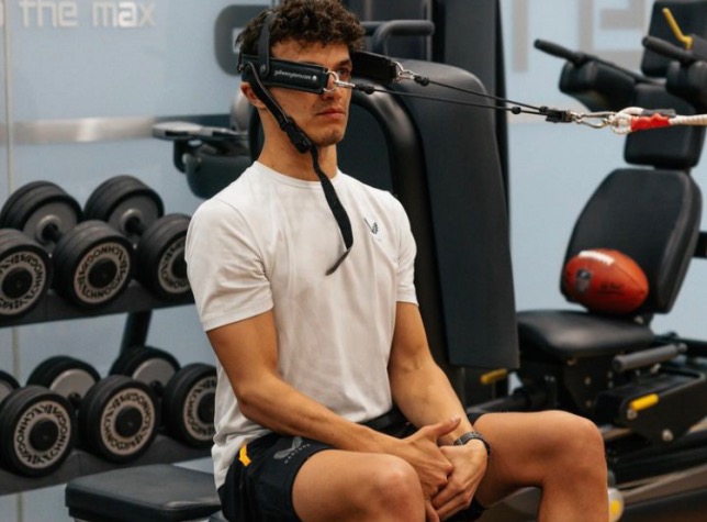 Норрис травмировал лицо на вечеринке в Амстердаме Норрис травмировал лицо на вечеринке в Амстердаме