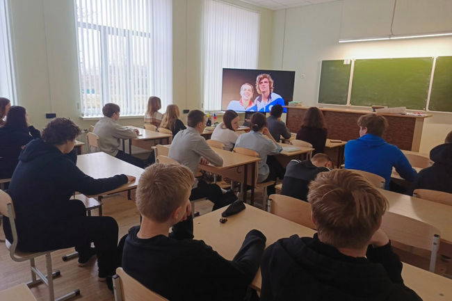 Иноагенты, бомжи, заложники. "Нейтральные" теннисисты, которые хотят на Олимпиаду, оказались в центре скандала в российском спорте