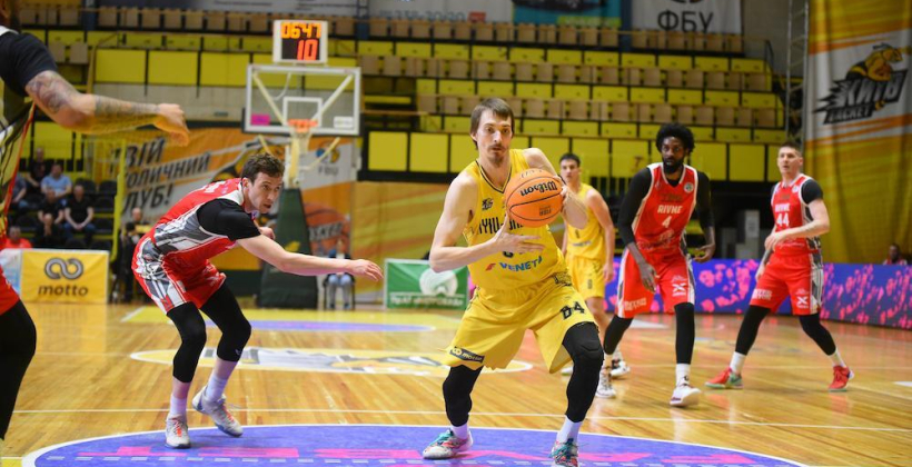 Ровно обыграло на выезде Киев-Баскет и стало первым финалистом Суперлиги FAVBET Ровно обыграло на выезде Киев-Баскет и стало первым финалистом Суперлиги FAVBET