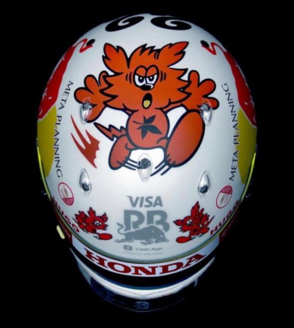 Цунода представил новый шлем, весело и ярко раскрашенный