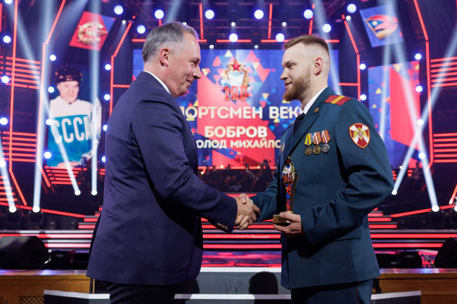 Иноагенты, бомжи, заложники. "Нейтральные" теннисисты, которые хотят на Олимпиаду, оказались в центре скандала в российском спорте