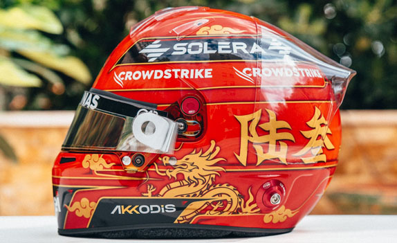 Джордж Расселл представил шлем для Гран При Китая