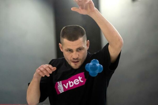 Где смотреть онлайн бой Денис Беринчик – Эмануэль Наваррете Где смотреть онлайн бой Денис Беринчик – Эмануэль Наваррете