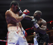 ФОТО. Окровавленное лицо Хрговича во время и после поединка с Дюбуа