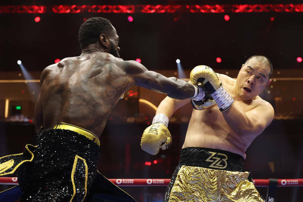 Бронзовый бомбардировщик обезврежен. Чжан Чжилей нокаутировал Уайлдера