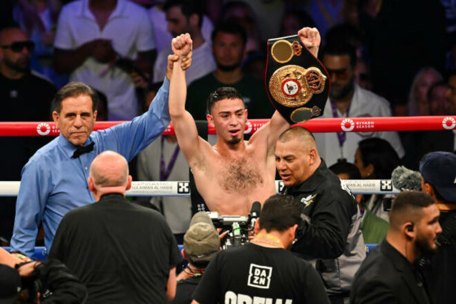 Круз не вытянул Валенсуэлу. В первой полусредней новый чемпион Круз не вытянул Валенсуэлу. В первой полусредней новый чемпион