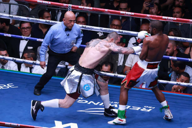 ВИДЕО. Мейвезер вернулся на ринг. Флойд провел реванш с внуком мафиози