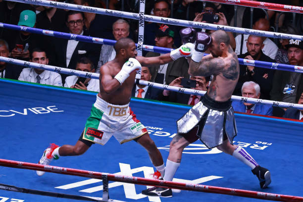 ВИДЕО. Мейвезер вернулся на ринг. Флойд провел реванш с внуком мафиози