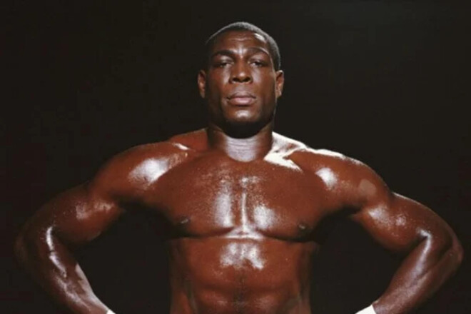 Фрэнк Бруно назвал одного бойца, который бил сильнее, чем Тайсон и Льюис Фрэнк Бруно назвал одного бойца, который бил сильнее, чем Тайсон и Льюис