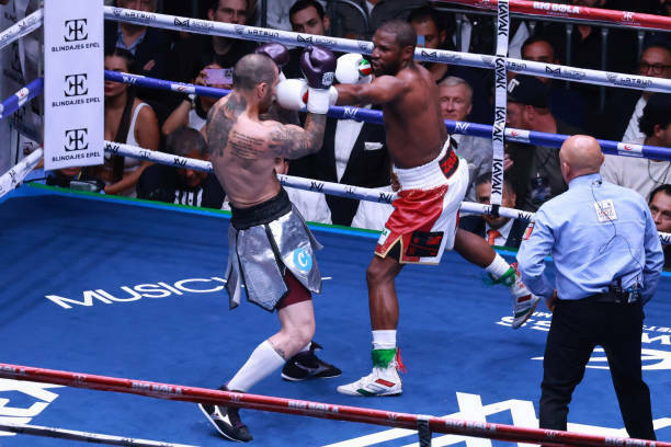 ВИДЕО. Мейвезер вернулся на ринг. Флойд провел реванш с внуком мафиози