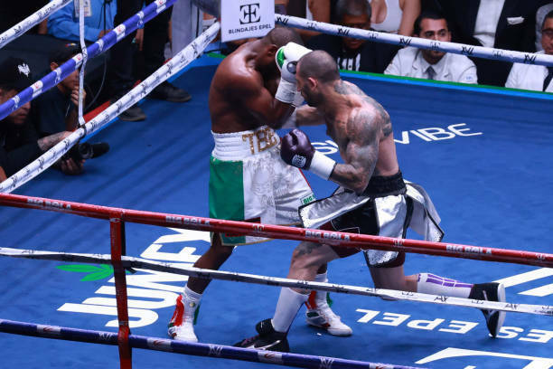 ВИДЕО. Мейвезер вернулся на ринг. Флойд провел реванш с внуком мафиози