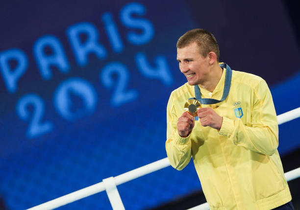 ФОТО. Награждение Хижняка. Украинец получил заслуженную золотую медаль