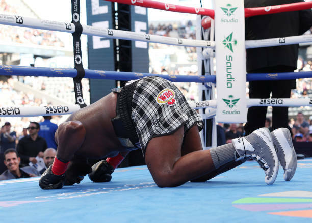 ВИДЕО. Угроза для Усика. Мартин Баколе нокаутировал Джареда Андерсона