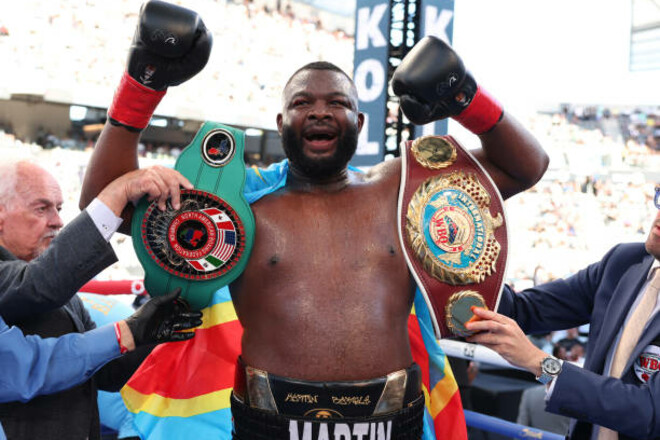 «Уничтожит Дюбуа». Известный тренер назвал боксера, сломавшего нос Даниэлю «Уничтожит Дюбуа». Известный тренер назвал боксера, сломавшего нос Даниэлю