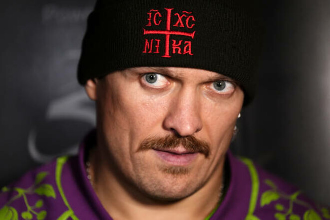 ВИДЕО. Вот это прибытие. Усик поразил фанов стильным видом перед реваншем ВИДЕО. Вот это прибытие. Усик поразил фанов стильным видом перед реваншем