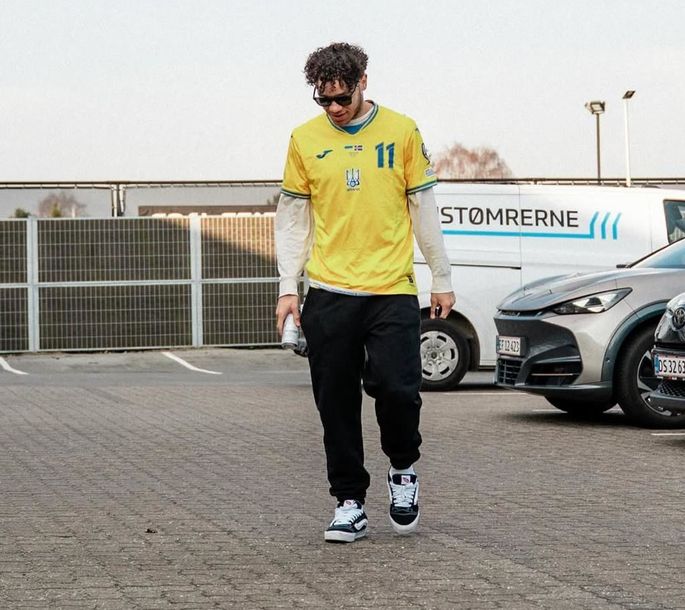 Игрокам датских клубов предложили приехать на тренировку в любимой форме. Один из спортсменов приехал в футболке сборной Украины