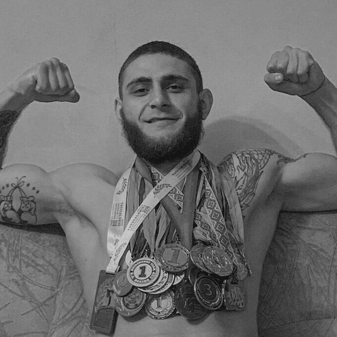 Склоним головы. Чемпион в ринге и фанат Динамо погиб на Запорожье