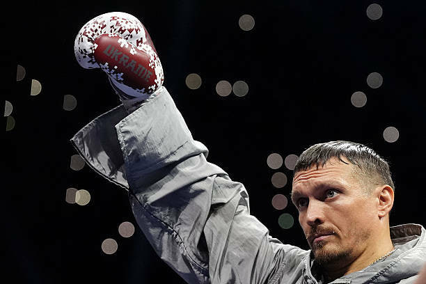 Усик нокаутировал Дюбуа и стал абсолютным чемпионом