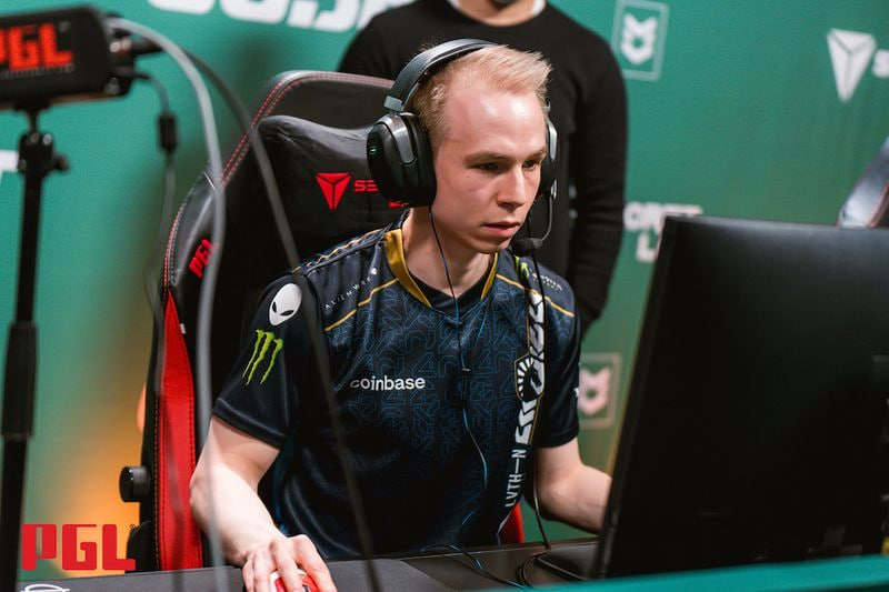 FaZe Clan отправила EliGE в запас по CS2