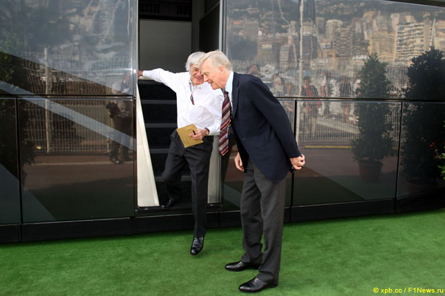 Адвокат Массы обвинил Экклстоуна и Мосли в заговоре Адвокат Массы обвинил Экклстоуна и Мосли в заговоре