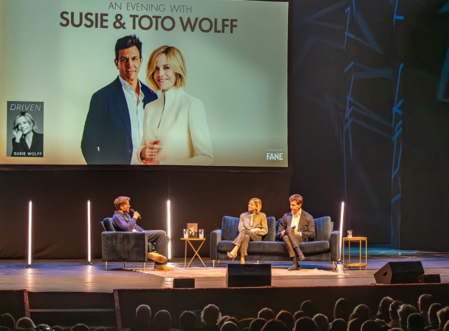 Супруги Вольфф собрали полный зал театра в Лондоне Супруги Вольфф собрали полный зал театра в Лондоне