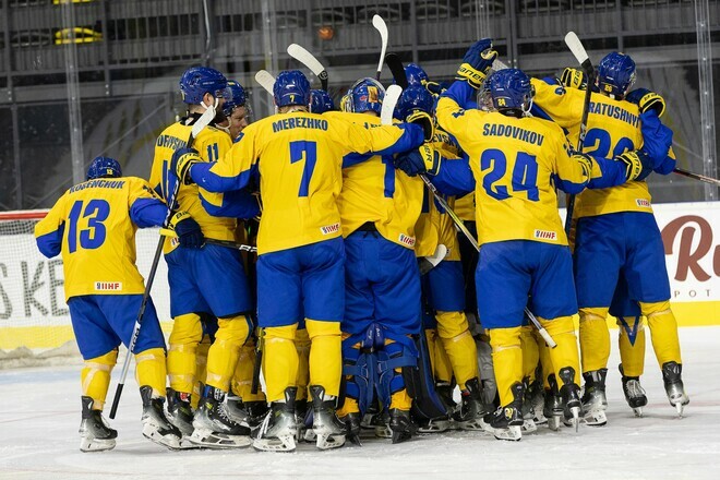 Тренер сборной Украины дозаявил в команду трех форвардов Тренер сборной Украины дозаявил в команду трех форвардов