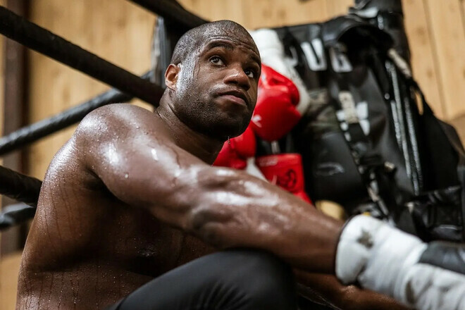 Дюбуа нацелился на титул чемпиона мира в супертяжах. Есть два варианта Дюбуа нацелился на титул чемпиона мира в супертяжах. Есть два варианта