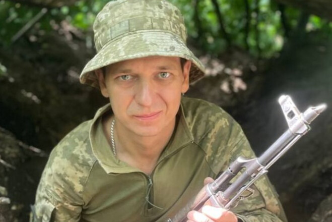 Во время матча лидеров ЧУ по хоккею почтили погибшего фаната чемпионов Во время матча лидеров ЧУ по хоккею почтили погибшего фаната чемпионов