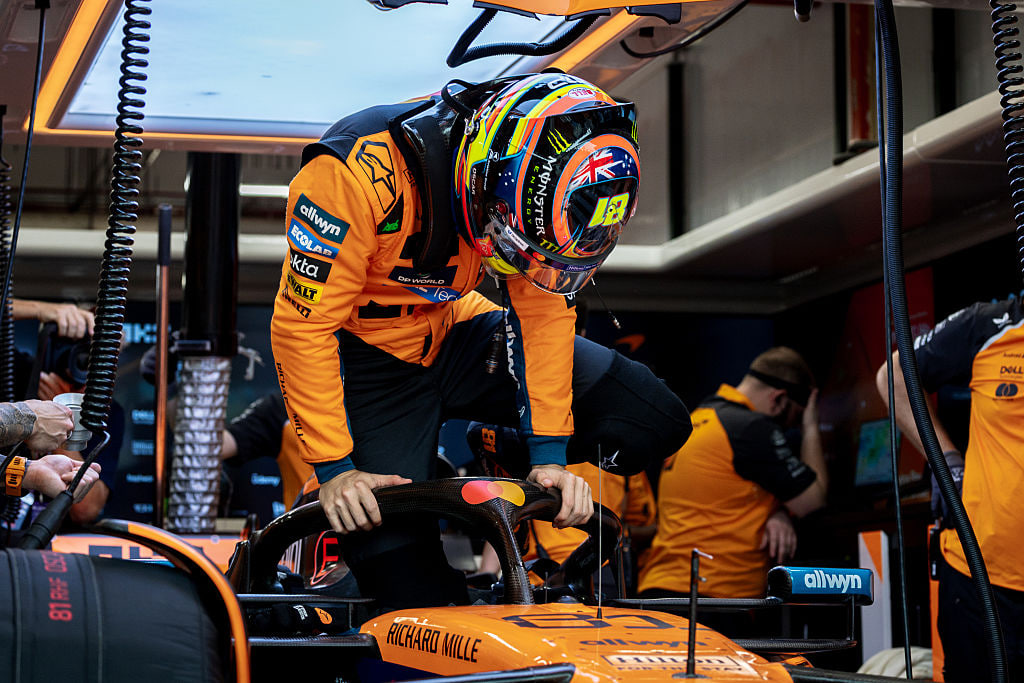 Формула-1: Триумф Mercedes и конфликт в McLaren