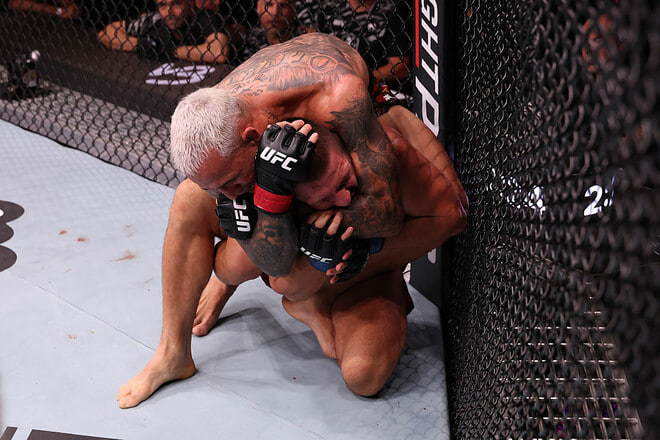 Оливейра победил Гамрота и снова вернулся в топ UFC