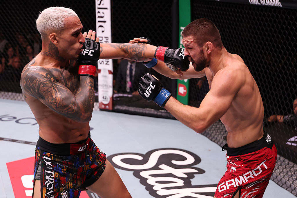Оливейра победил Гамрота и снова вернулся в топ UFC
