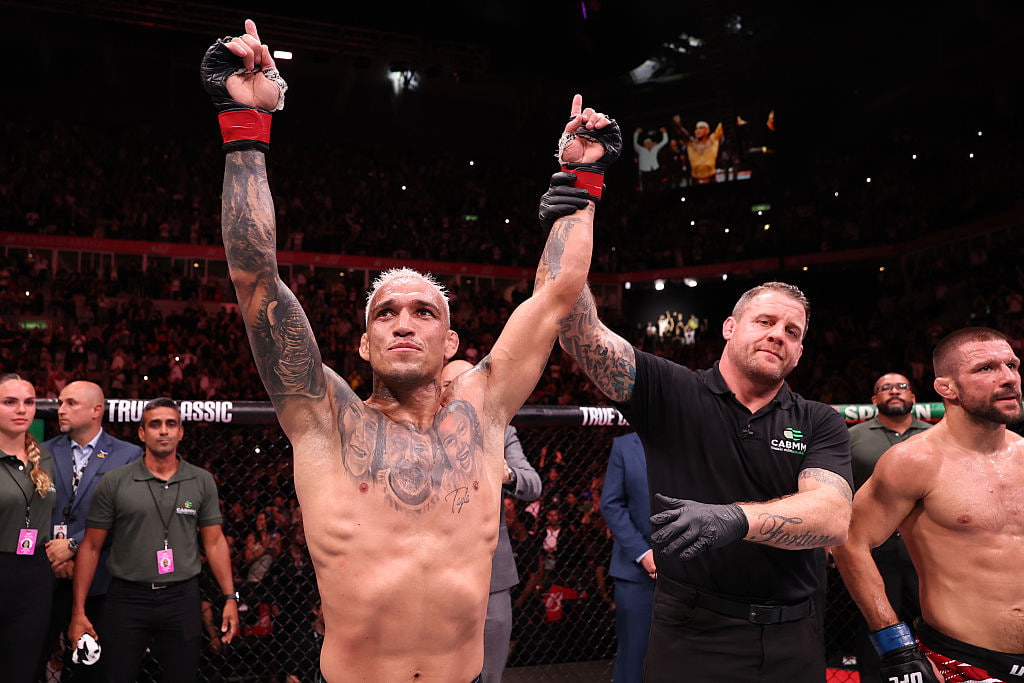 Оливейра победил Гамрота и снова вернулся в топ UFC