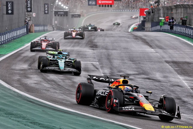 Ферстаппен: В спринте я не мог удержаться за соперниками Ферстаппен: В спринте я не мог удержаться за соперниками