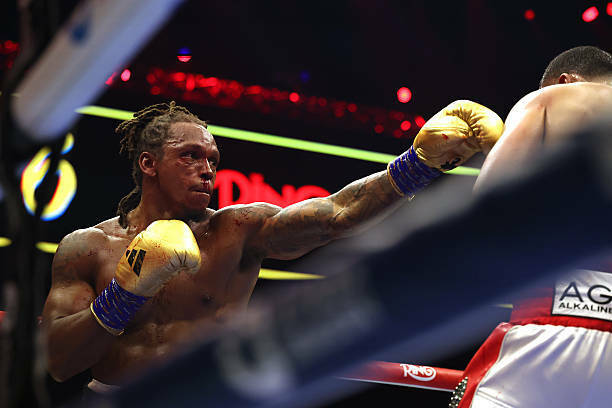 Бенавидес избил и нокаутировал Энтони Ярда, защитив титул чемпиона мира