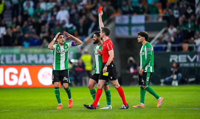 По стопам Роналду, но есть нюанс… Антони отличился точным ударом на красную карточку. Видео По стопам Роналду, но есть нюанс… Антони отличился точным ударом на красную карточку. Видео